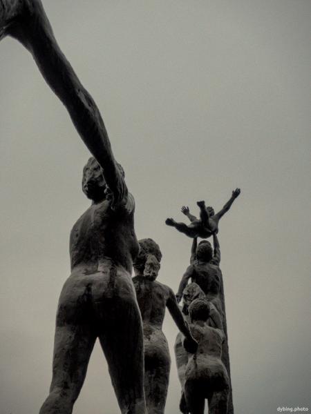 Statue by Solheimsviken - Bergen