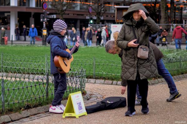 Tiny busker