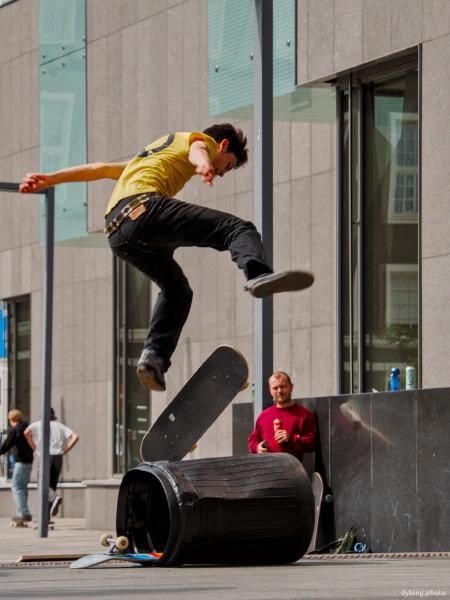 Skateboarders meetup