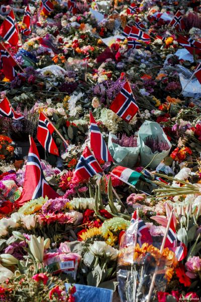 Sea of flags and flowers in memory of King Harald V