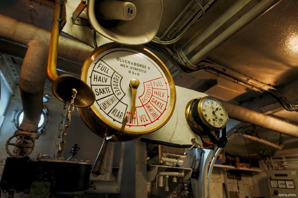 Steamboat engine room order telegraph