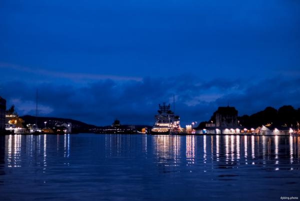 Very blue hour harbour